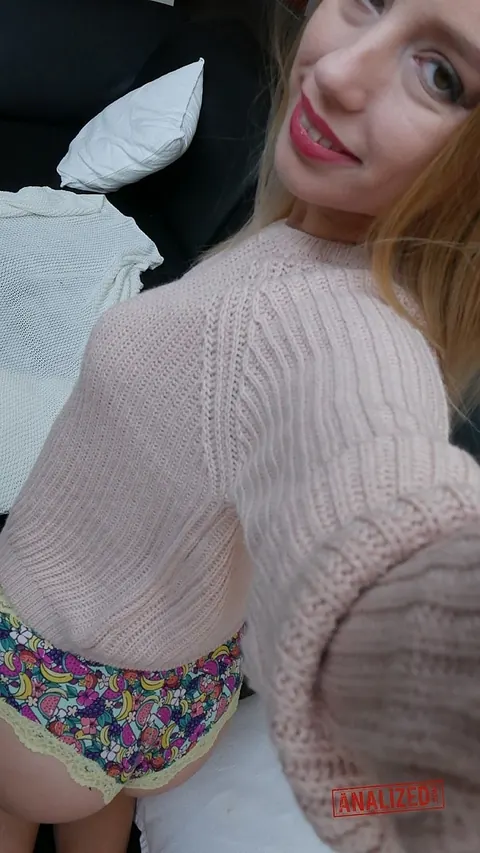 Kira Thorn: Petite Russian Blonde Spreads Her Pussy in a Phone Selfie – photo 2 of 20