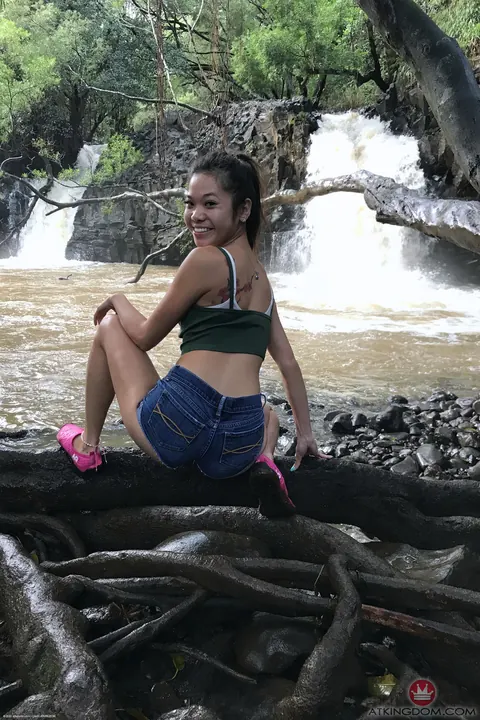Vina Sky: Petite Asian Beauty Shows Her Tattooed Body on the Beach – photo 14 of 20