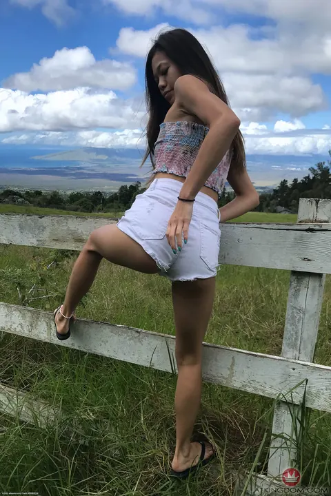 Vina Sky: Petite Asian Beauty Shows Her Tattooed Body on the Beach – photo 11 of 20