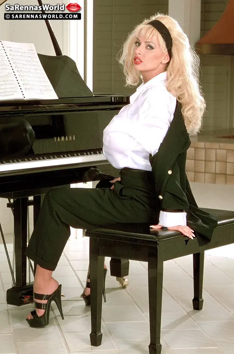 SaRenna Lee: Mature Blonde Shows Off Her Giant Tits on a Piano Bench – photo 1 of 16