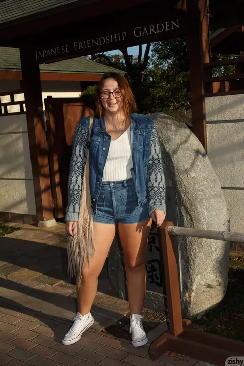 Tammy Kaimia: Thick Brunette in Glasses Flashes Her Tits Outdoors – photo 2 of 11