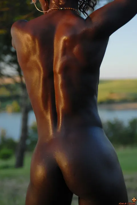 Ebony Woman Oils Her Hairy Pussy and Spreads Wide – photo 15 of 15
