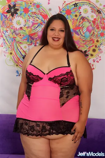 Curvy Latina Gets Fucked Doggy Style and Takes Cum on Her Feet