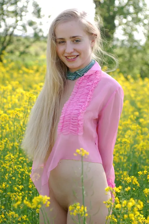 Petite Blonde Parts Her Legs and Shows Her Ass Outdoors – photo 5 of 21