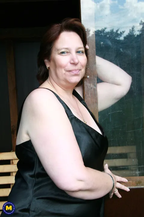 BBW Undresses Outdoors for Dildo Play – photo 1 of 21