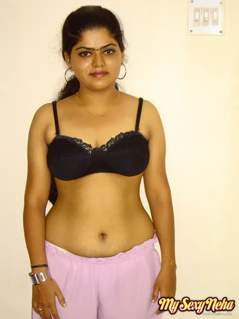 Indian Woman Frees Her Big Natural Tits from a Black Bra – photo 10 of 15