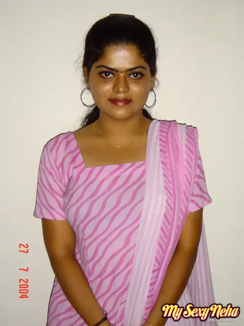Indian Woman Frees Her Big Natural Tits from a Black Bra – photo 2 of 15