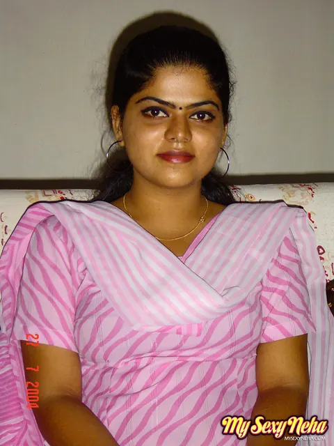 Indian Woman Frees Her Big Natural Tits from a Black Bra – photo 1 of 15