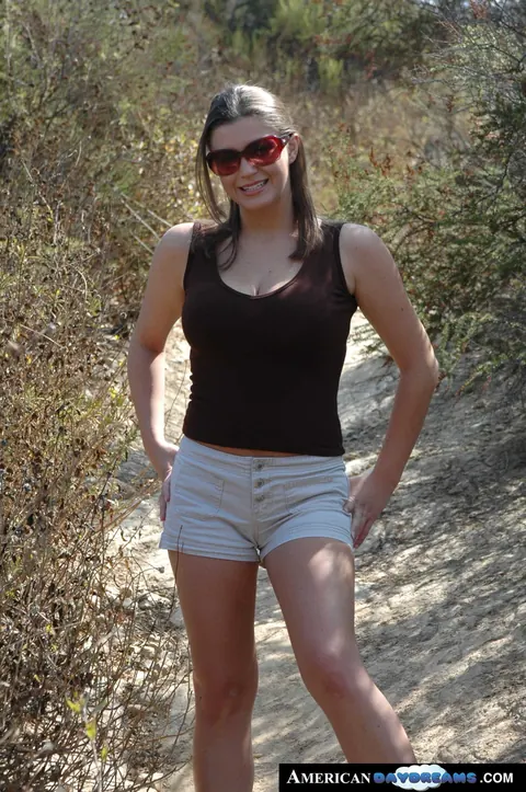 Sara Stone: Thick MILF with Big Tits Gets Licked and Takes Cum Outdoors – photo 8 of 21