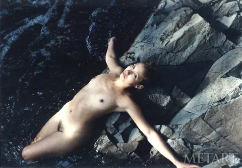 PAWG with Short Hair Poses Nude on the Beach – photo 8 of 12