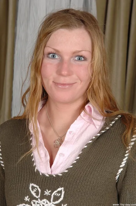 Tall Czech MILF Strips Out of Her Jeans – photo 1 of 20