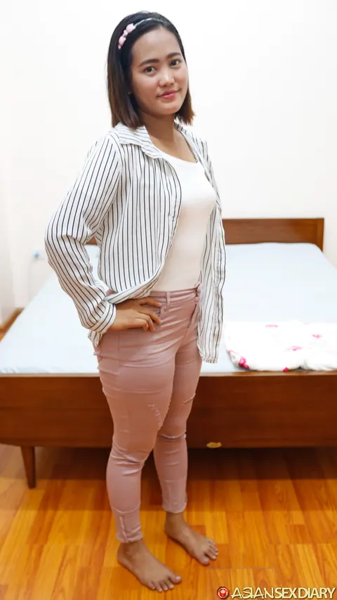 Charice: Curvy Filipina Undresses and Fucks Her Partner – photo 2 of 20