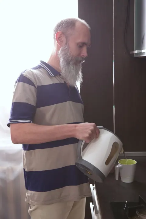 Inked Brunette Sucks and Fucks a Bearded Man in the Kitchen – photo 1 of 21