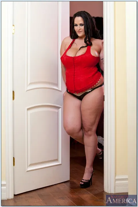 Carmella Bing: Tall BBW in a Corset Shows Her Big Tits and Tattoo – photo 1 of 16