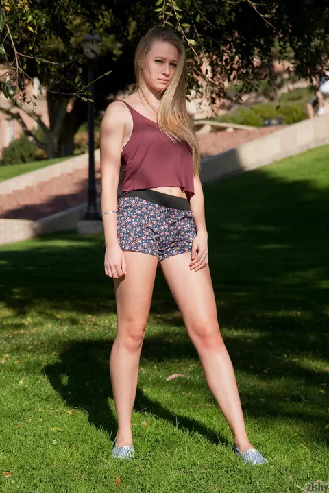 Kerstin Dorsia: Slim Blonde Shows Off Her Legs in Shorts Outdoors – photo 8 of 11