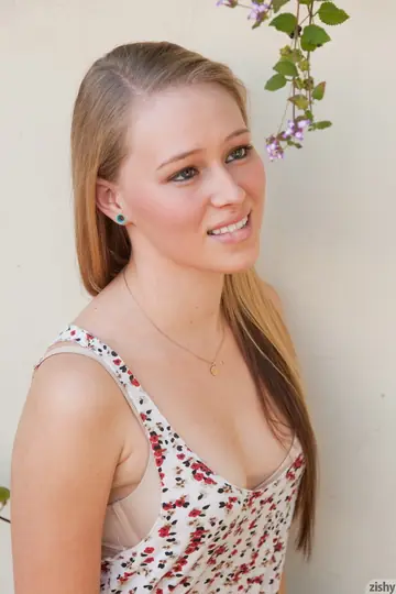 Kerstin Dorsia – Slim Blonde Shows Off Her Legs in Shorts Outdoors