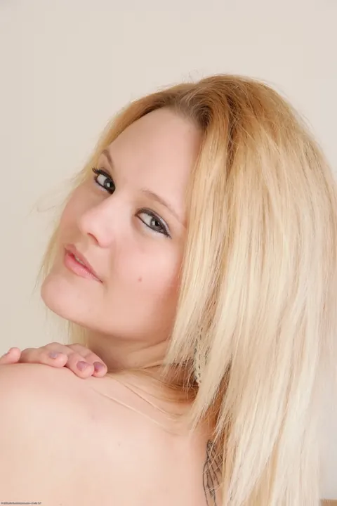 Petite Blonde Undresses and Shows Off Her Slim Body – photo 9 of 21