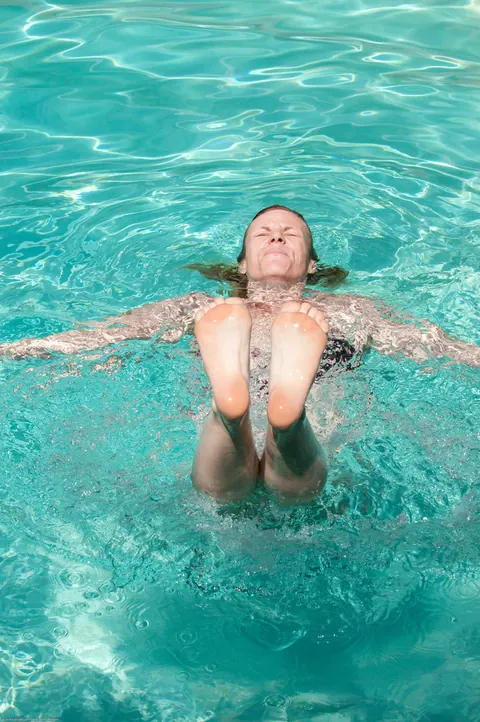 Cody Hunter: Mature Blonde Sheds Her Bikini After Pool Dip – photo 3 of 16