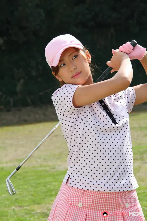 Nao Yuzumiya: Japanese Redhead Lifts Her Skirt Outdoors on the Golf Course – photo 6 of 15