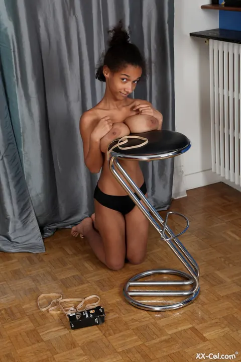 Addison Lorie: Ebony Babe with Big Natural Tits Poses and Undresses – photo 14 of 20