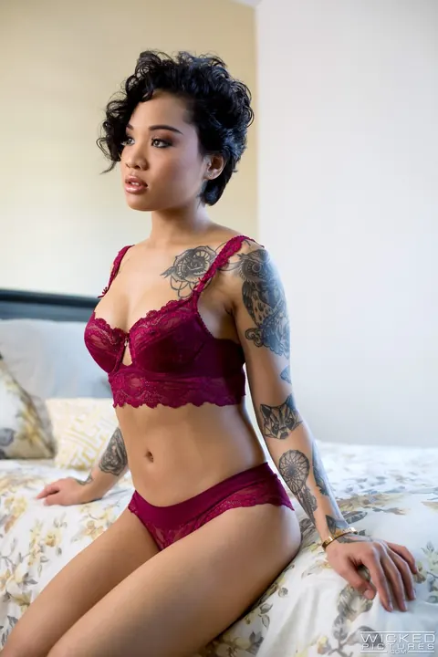 Honey Gold: Short-Haired Asian Brunette Sucks and Fucks a Black Man – photo 1 of 20