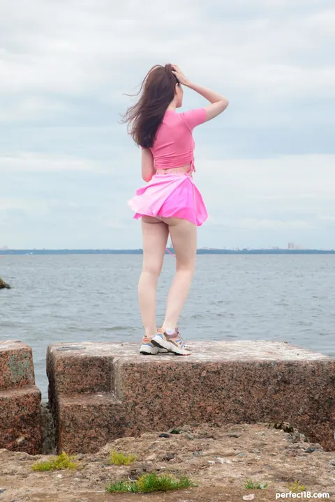 PAWG Brunette Lifts Her Skirt and Spreads on the Beach – photo 2 of 21