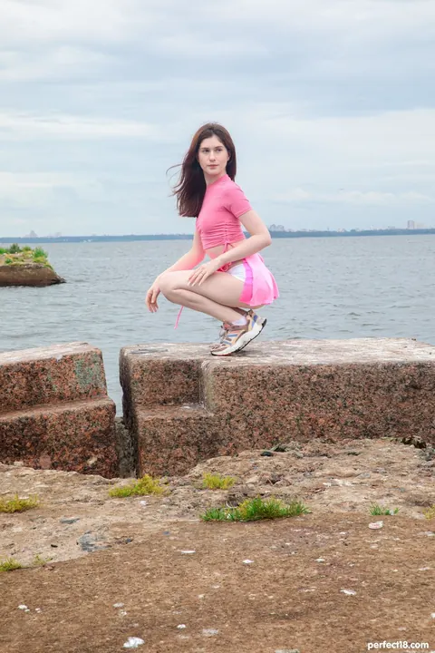 PAWG Brunette Lifts Her Skirt and Spreads on the Beach – photo 3 of 21
