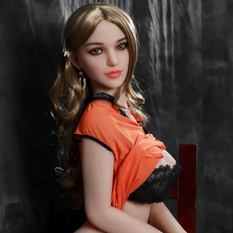 Curvy Blonde Poses Nude Showing Her Big Tits – photo 21 of 21