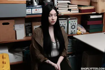 Amilia Onyx – Black-Haired BBW Gets Fucked Hard and Kisses Her Partner