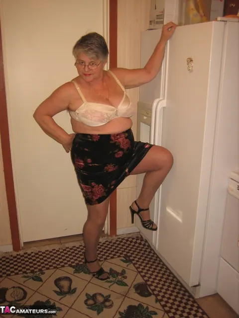 Curvy Short-Haired MILF Strips Off Her Lingerie in the Kitchen – photo 5 of 20