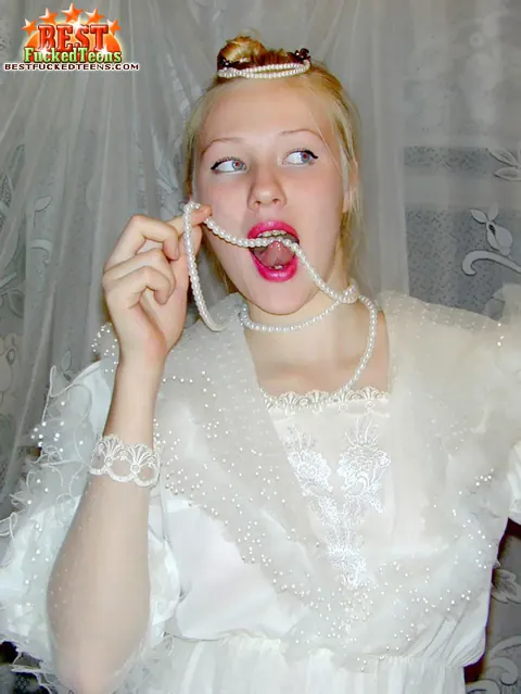 Blonde in Wedding Dress and Stockings Uses a Dildo – photo 7 of 18