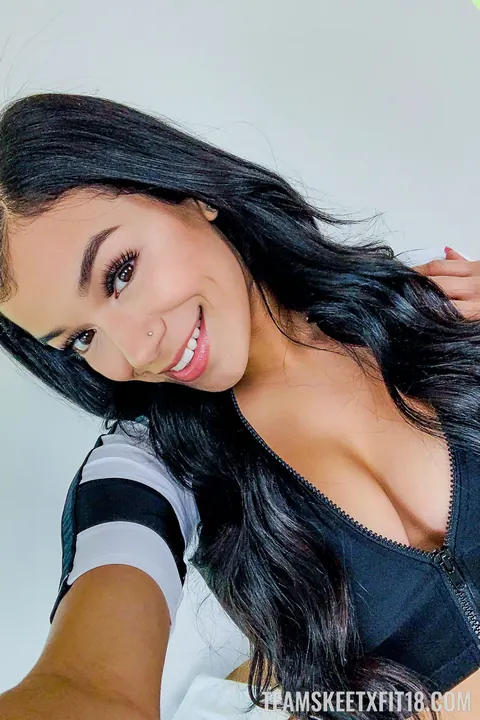Savannah Sixx: Latina Reveals Her Big Natural Tits – photo 14 of 20