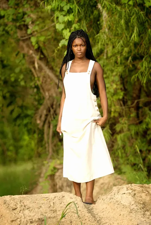 Deserea: Tall Ebony Babe Sheds Her White Dress and Bares Her Pussy on the Beach – photo 1 of 21