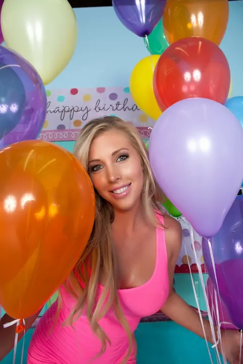Samantha Saint: Curvy Blonde MILF Poses Nude and Spreads Her Pussy – photo 8 of 17
