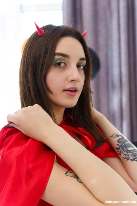 Eva Tender: European Brunette Spreads Her Legs – photo 5 of 21