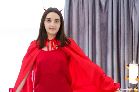 Eva Tender: European Brunette Spreads Her Legs – photo 6 of 21