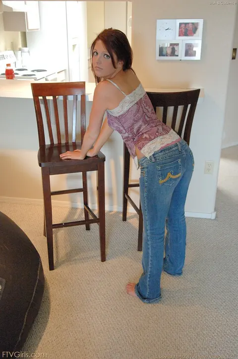 Shayne Ryder: Mature Blonde Strips and Fingers Her Pussy on a Chair – photo 6 of 20