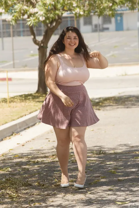 Carolina Munoz: PAWG Brunette Shows Her Big Ass in a Skirt and Panties Outdoors – photo 7 of 11