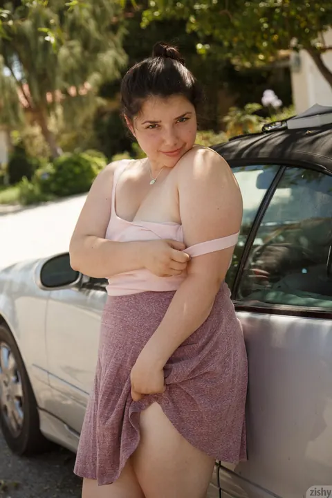 Carolina Munoz: PAWG Brunette Shows Her Big Ass in a Skirt and Panties Outdoors – photo 2 of 11