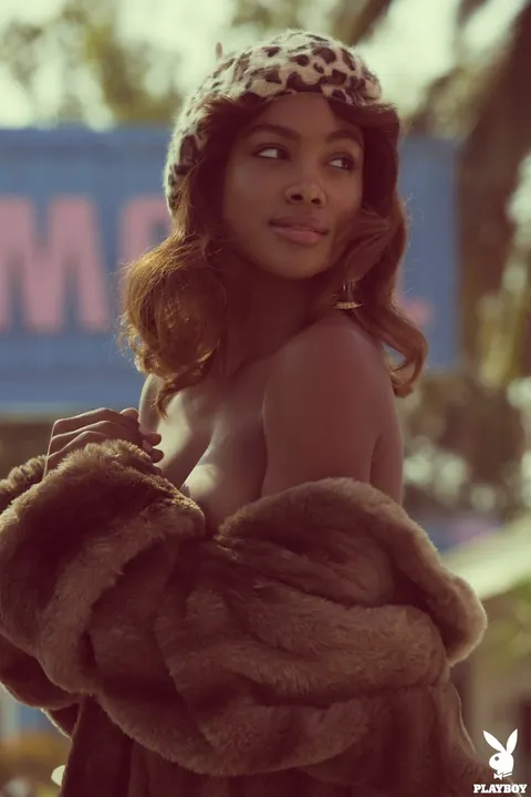 Jordan Emanuel: Ebony Brunette Drops Her Top and Poses Nude – photo 8 of 17