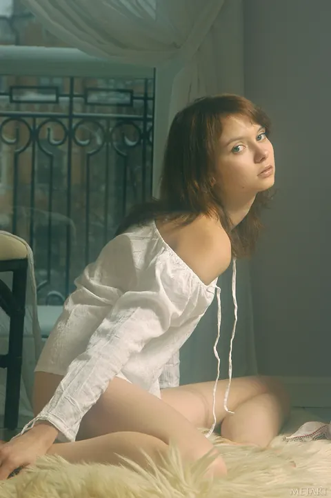 Woman Undresses to Show Her Hairy Pussy – photo 8 of 21