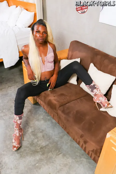 Thick Ebony Trans Woman Poses Nude and Shows Off Her Big Ass – photo 2 of 16