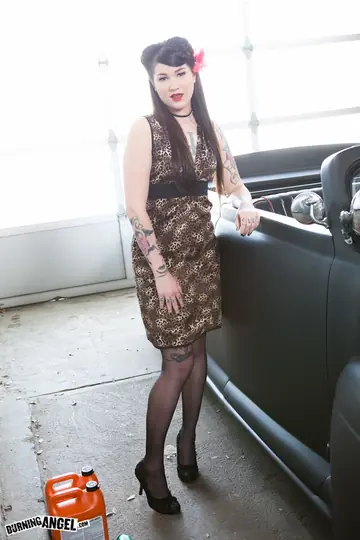 Tall Tattooed Brunette Spreads Her Pussy in a Vintage Car
