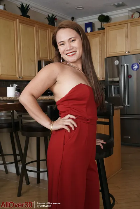 Kim Kreme: Curvy Asian MILF Spreads Her Pussy and Fingers Herself – photo 3 of 21