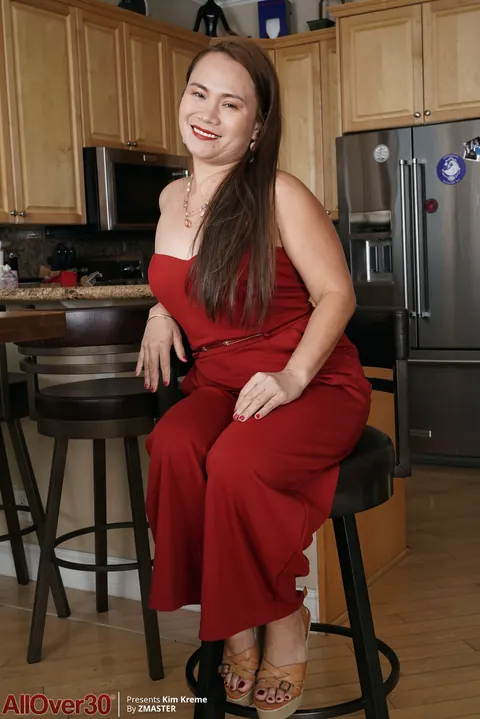 Kim Kreme: Curvy Asian MILF Spreads Her Pussy and Fingers Herself – photo 2 of 21