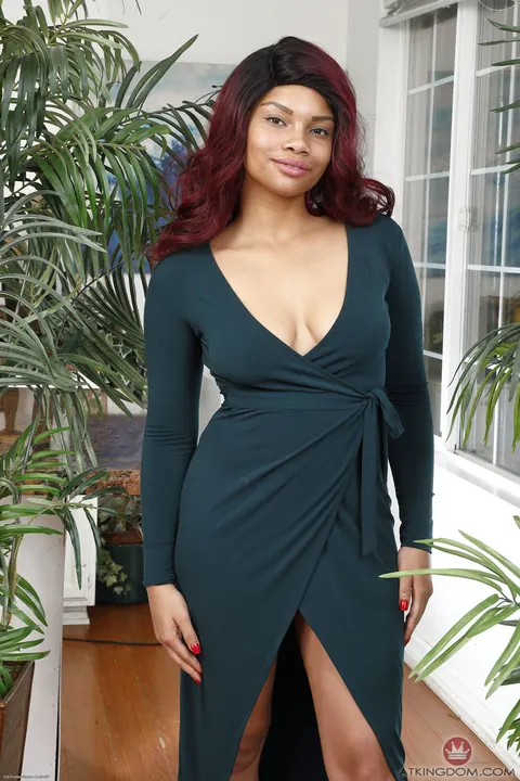 Rojo Montana: Thick Latina Redhead Spreads Her Shaved Pussy in a Skirt – photo 2 of 21