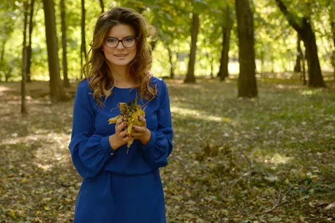Carolina Rayne: Tattooed Brunette in Glasses Poses in the Forest – photo 5 of 15