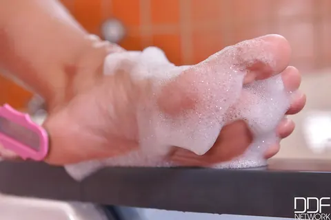 Cherry Kiss: Blonde Bathing Beauty Masturbates with a Dildo in the Bathroom – photo 2 of 16