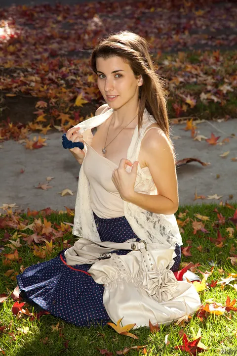 Melissa Johnston: PAWG Brunette Flashes Pink Panties in High Heels – photo 6 of 11