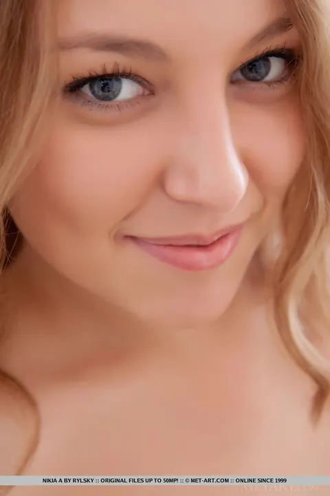 Nikia A: European Brunette with Small Tits Spreads Her Shaved Pussy Wide – photo 10 of 18